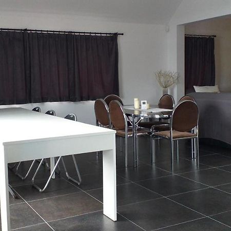 Chez Chantal - Appartement Privatif Yvoir Экстерьер фото